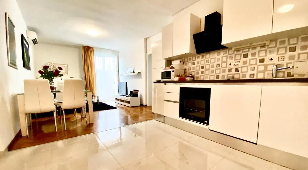 Apartment Dijana 3 Split
