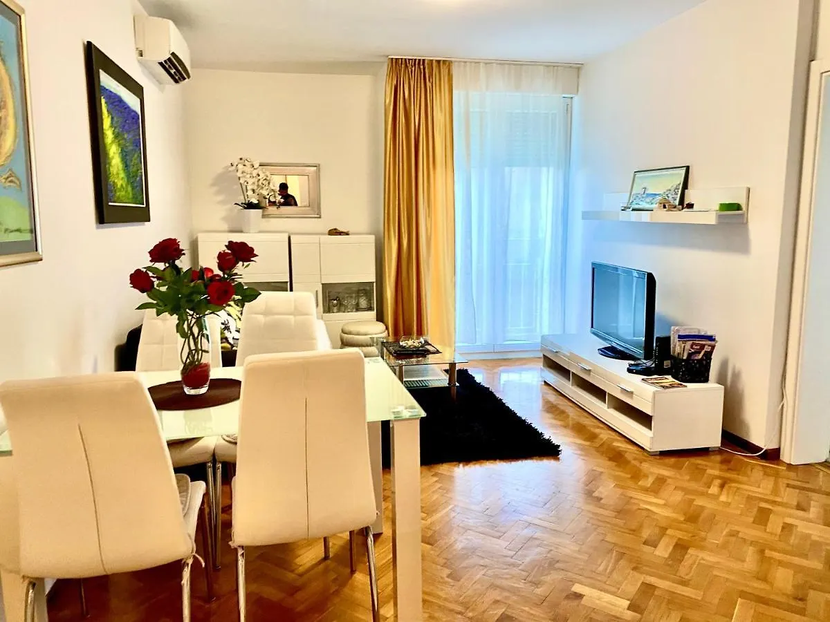 Apartment Dijana 3 Split 0*,  Croatia